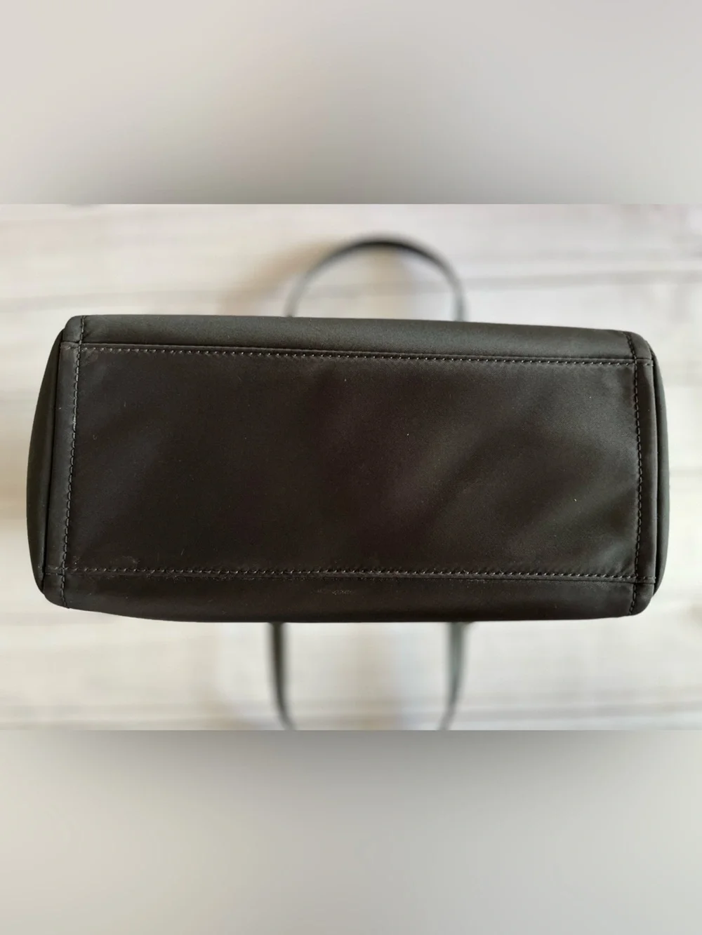 Kate Spade New York black Dawn classic durable nylon shoulder handbag purse.
